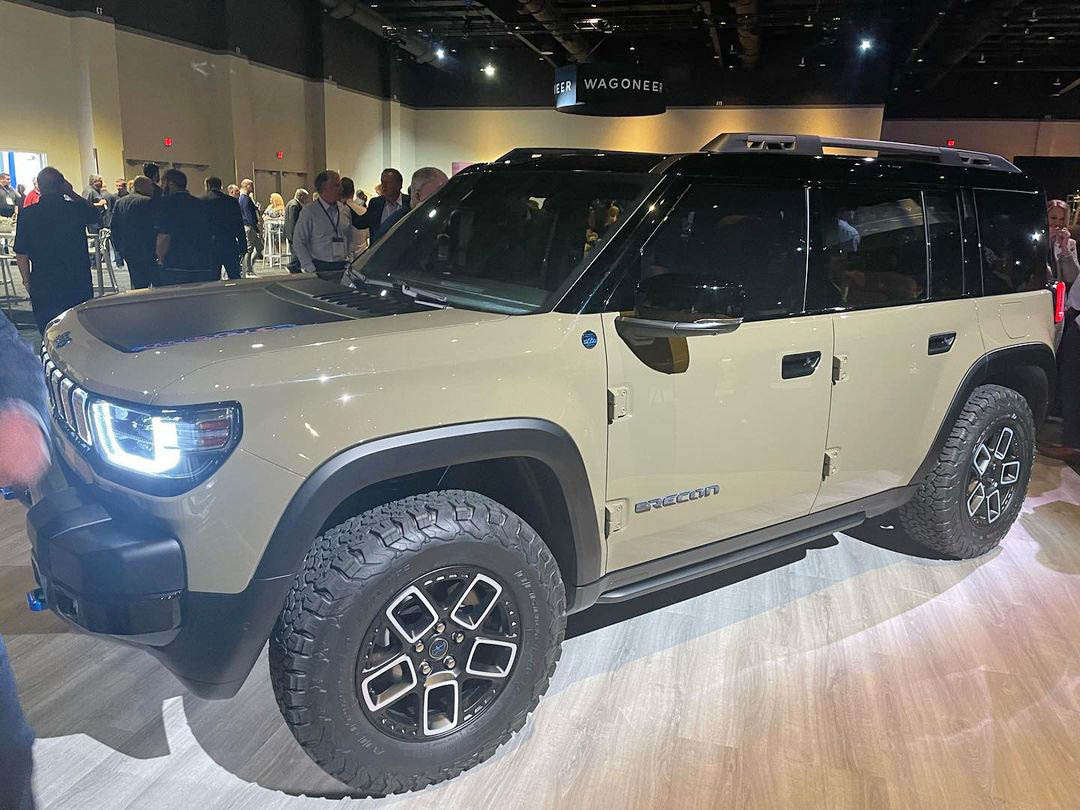 Jeep Recon EV First Real Life Look! 2025 Jeep Recon Moab 4xe Concept Shown to Dealers at Stellantis Event Jeep Recon EV dealer event look1